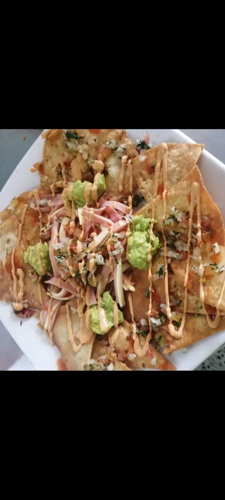 Nachos Mis Cuates (4-6 personas)